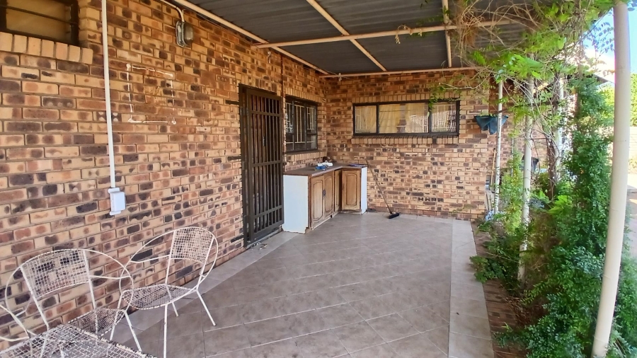 3 Bedroom Property for Sale in Universitas Ridge Free State